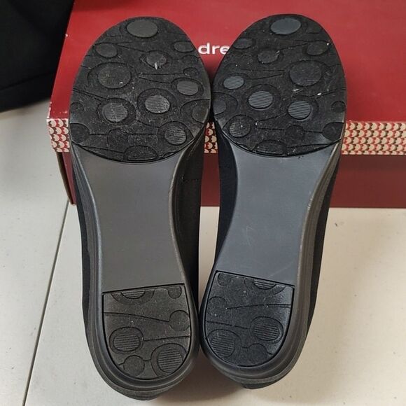 Dressbarn 7.5 WIDE Black slight wedge flats with buckle - Picture 4 of 5